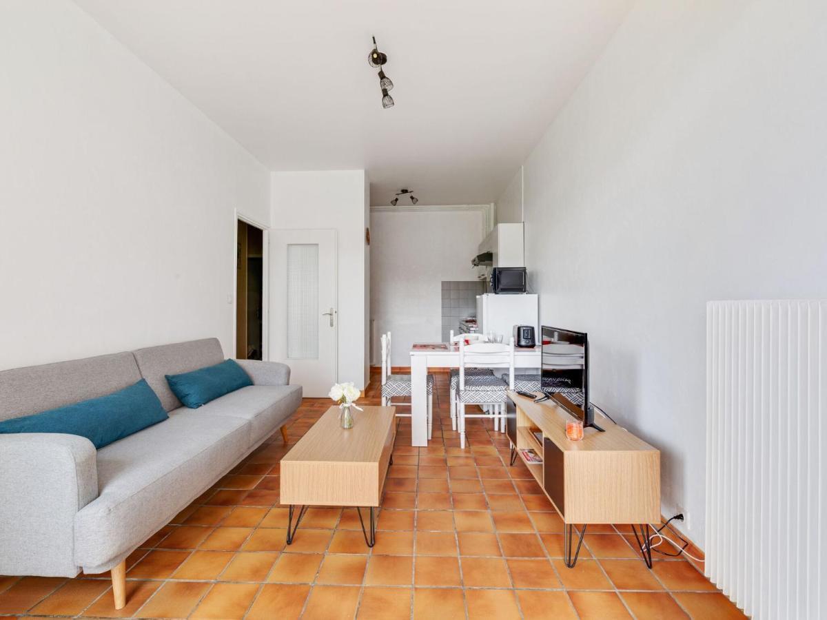 Simplistic Holiday Home In Grandcamp With Garden Esterno foto
