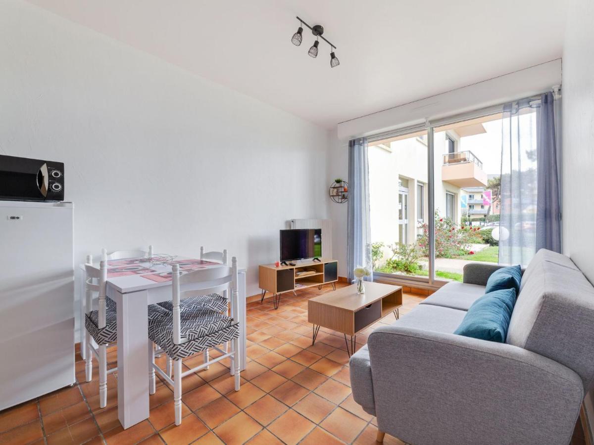 Simplistic Holiday Home In Grandcamp With Garden Esterno foto