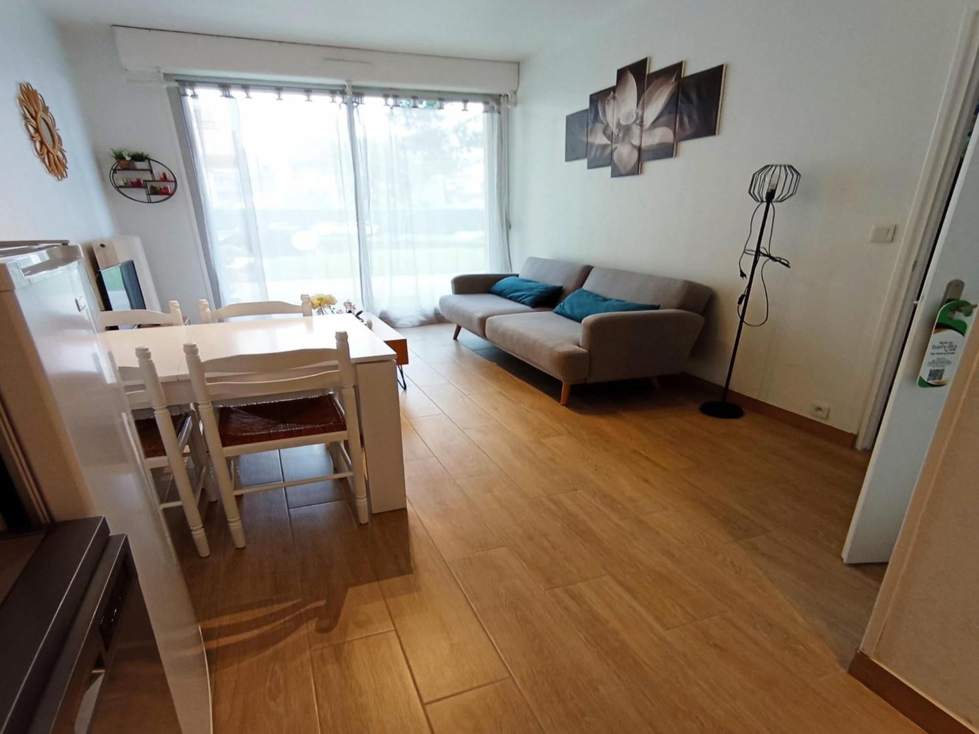 Simplistic Holiday Home In Grandcamp With Garden Esterno foto